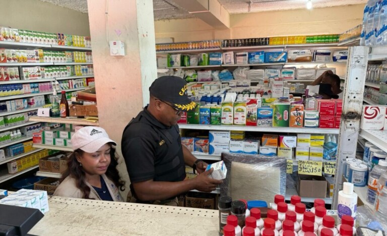 Desmantelan farmacia clandestina con más de 10 millones de unidades de medicamentos falsificados