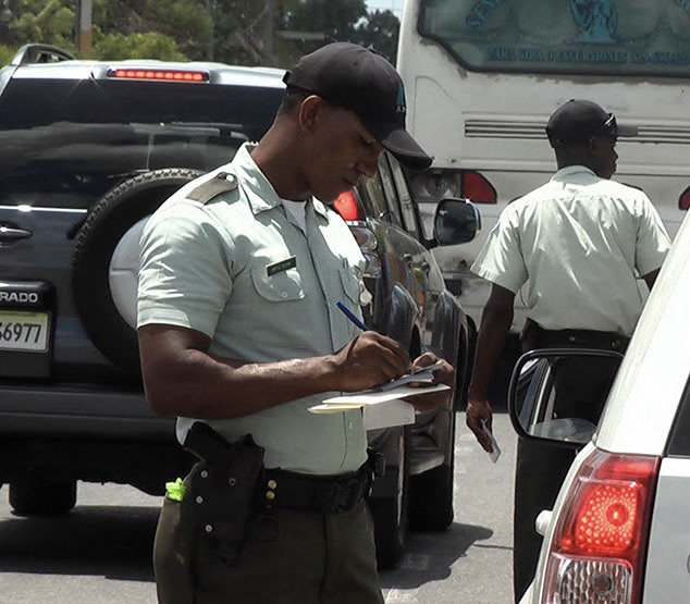 RD tiene registradas más multas de tránsito que licencias de conducir