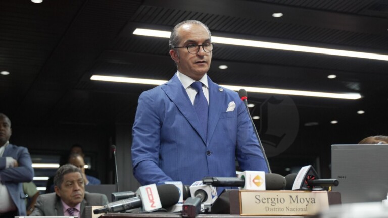 Diputado Sergio Moya «Gory» se querella contra comunicador Alfredo de la Cruz