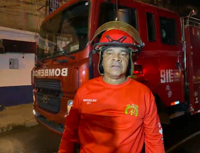 Incendio reduce a cenizas cuatro viviendas en Santiago