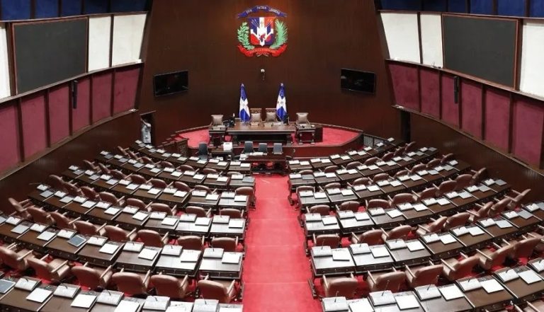 Diputados aprueban proyecto de ley para evitar el traslado de feriados patrios