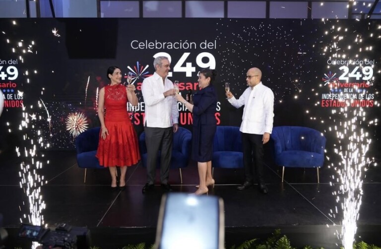 Embajada de Estados Unidos celebra 249 aniversario de su Independencia con presencia del presidente Abinader.