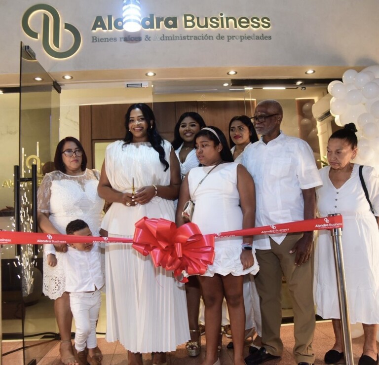 Alondra Martínez consolida su liderazgo en el sector inmobiliario con la apertura oficial de Alondra BusinessRD