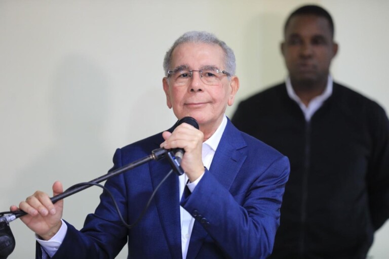 Danilo Medina aclara Magín Díaz no es del PLD: “Él ha estado en los cuatro gobiernos”