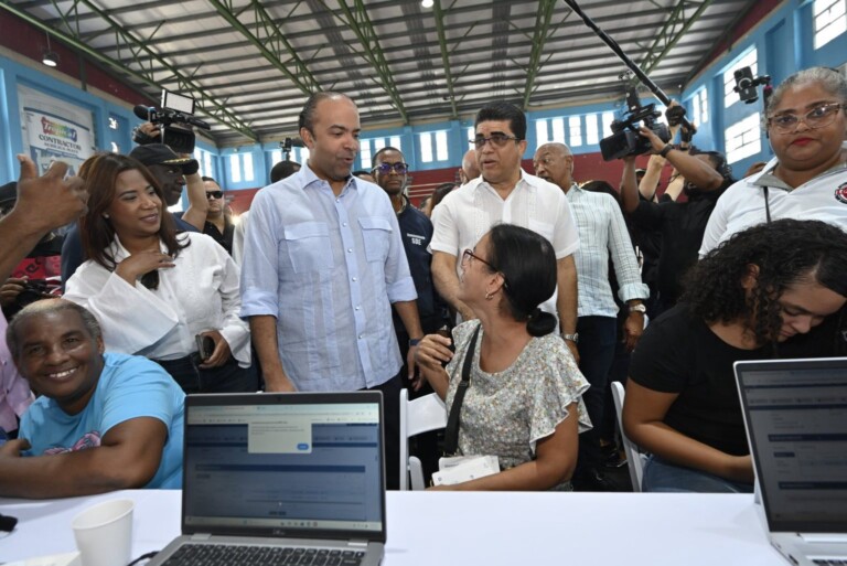 Banreservas lleva «Bancarizar es Patria» a Los Minas