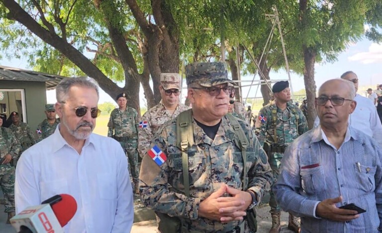 Secretario general de la OEA y ministro de Defensa recorren la frontera dominico-haitiana&nbsp;