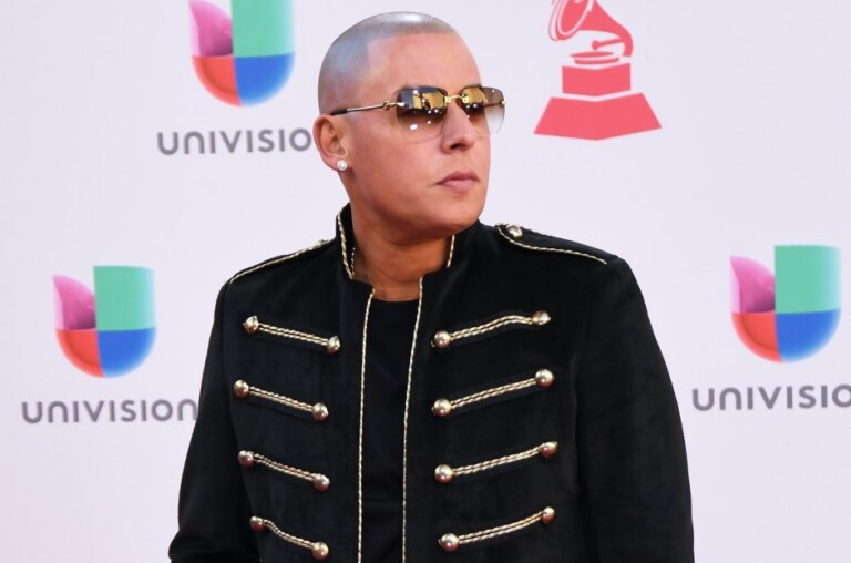 Cosculluela regresa a la escena con «Más finas», su nuevo sencillo, que servirá como punto de partida para su gira mundial
