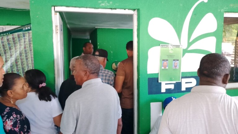 Tensión en internas de FP en Bahoruco: Candidato se lleva urnas por alegado fraude en Galván