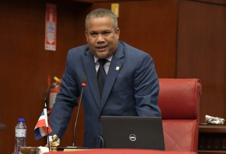 Senador Héctor Acosta convoca marcha silenciosa contra prolongados apagones en Monseñor Nouel.