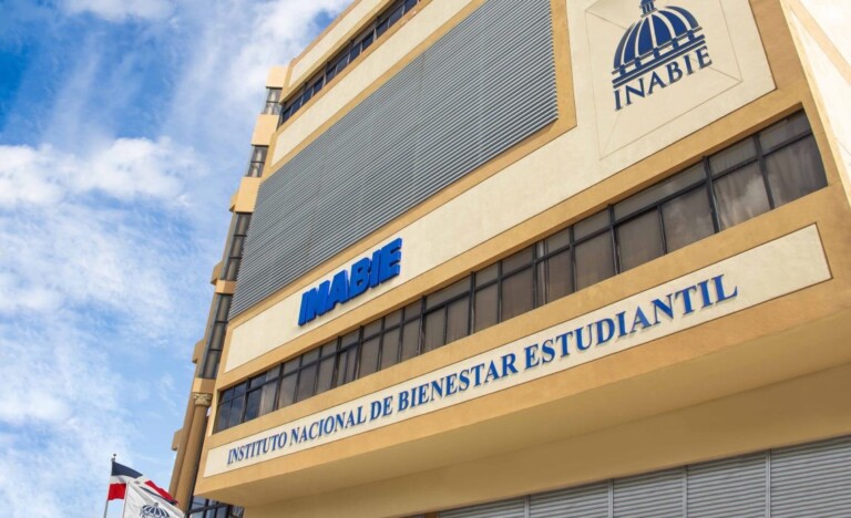 El Inabie acuerda con los suplidores acelerar la entrega de la utilería escolar