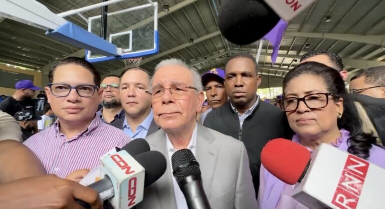 Danilo Medina: “Si lo que quieren es crear un país ficticio, con mentiras y papeles, van a quedar muy mal”.