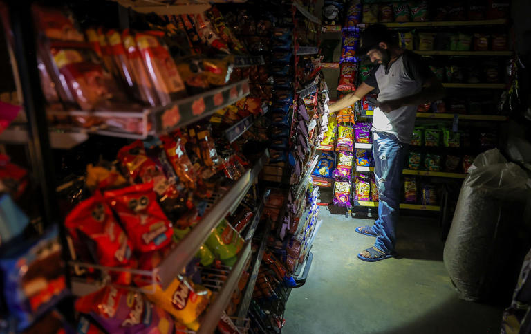 Comerciantes denuncian apagones, el dólar y aumento de productos ponen en riesgo sus negocios&nbsp;