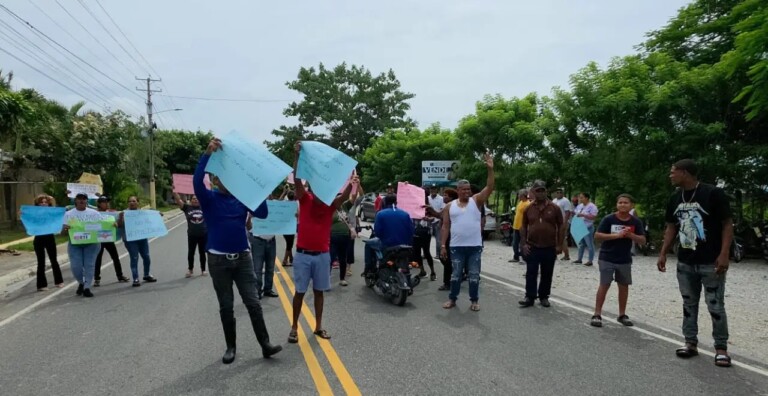 Comunidades de Samaná rechazan vertedero frente a playa Las Majaguas