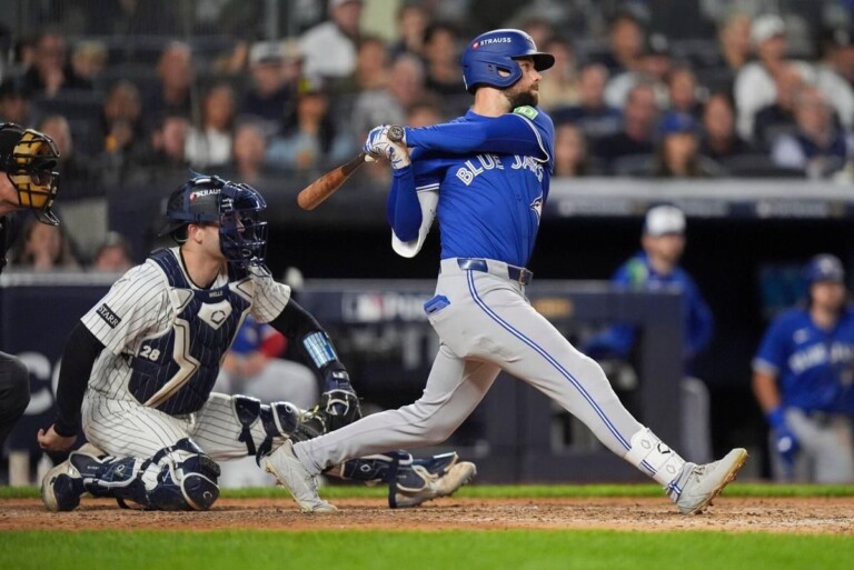 Toronto vence a los Yankees y avanzan a la serie de campeonato