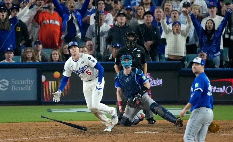 Jonrón de Freeman en la 18.ª da triunfo 6-5 a Dodgers sobre Azulejos en un épico clásico de Serie Mundial