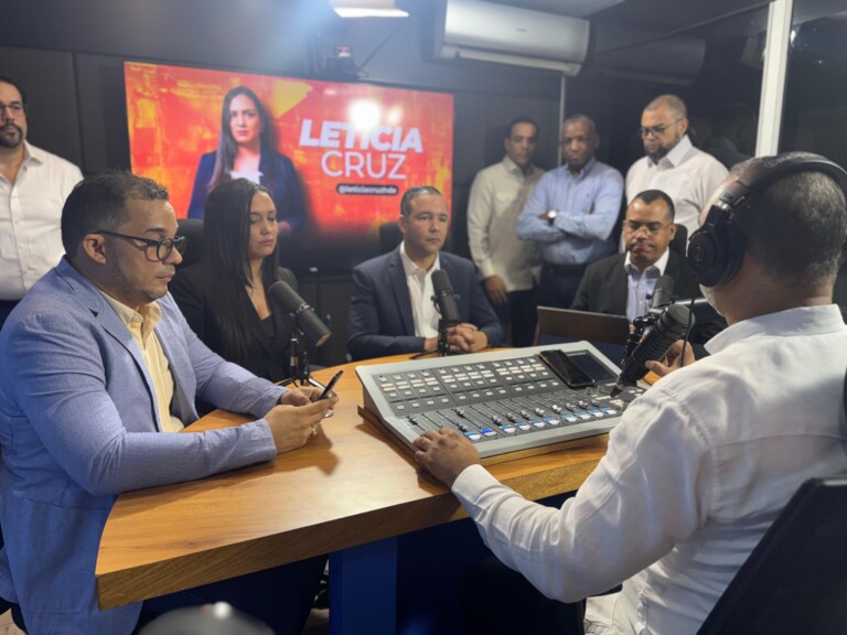 Johnny Pujols destaca avances del PLD y advierte sobre amenazas al sistema democrático durante recorrido provincial en Santiago