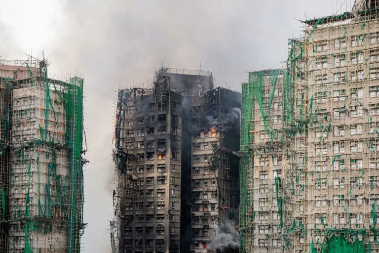 Sube a 55 el número de muertos y 279 los desaparecidos en el peor incendio de Hong Kong en tres décadas