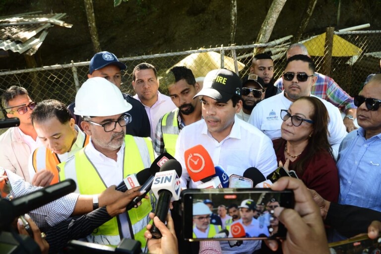 INAPA brinda apoyo a CORAASAN tras rotura de tubería matriz en Sabana Iglesia, Santiago