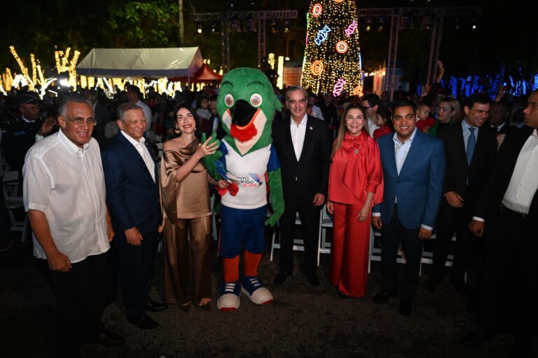 Abinader inaugura Villa Navidad junto al presidente de BR, Leonardo Aguilera y la alcaldesa Carolina Mejía