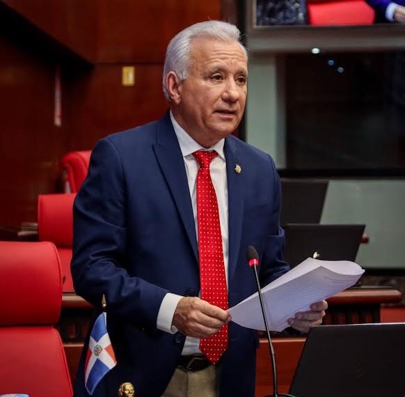 Antonio Taveras deposita proyectos de ley contra la “infiltración” del crimen en los partidos