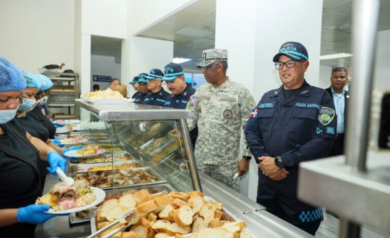 Director PN y comandante Armada encabezan cena navideña con agentes policiales&nbsp;