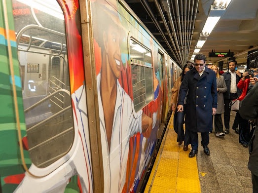 Ministro David Collado lanza la nueva ruta promocional en la Línea A del tren en Nueva York