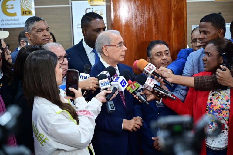 Danilo Medina critica lentitud del gobierno y dice el PLD fijará posición tras rendición de cuentas