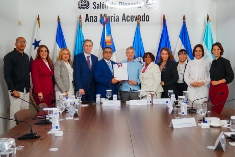 PARLACEN aborda agenda de cooperación regional con embajador de la Unión Europea&nbsp;