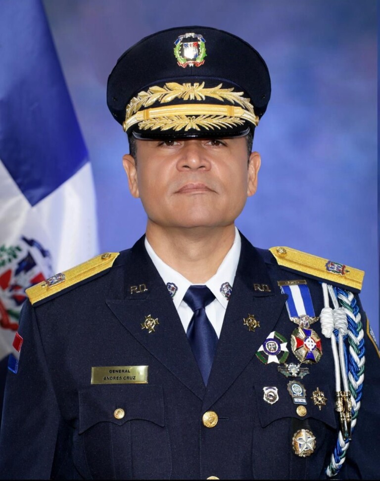 Abinader designa al mayor general Andrés Modesto Cruz Cruz como nuevo director de la PN&nbsp;