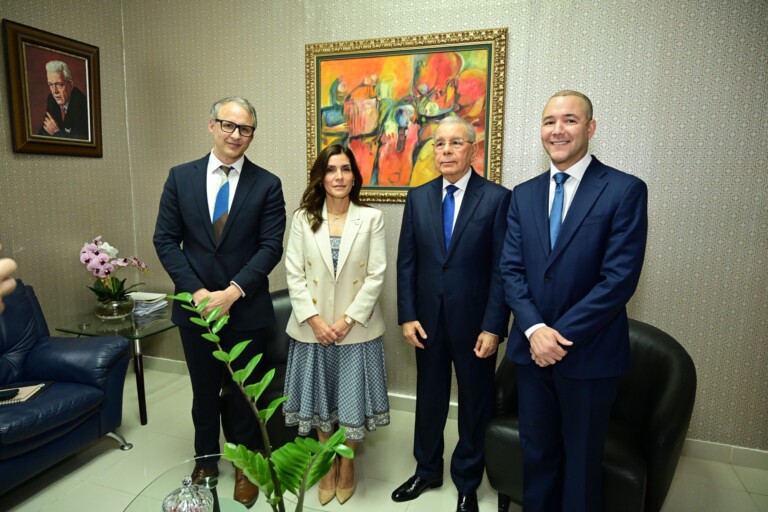 Embajadora de Estados Unidos, Leah Francis Campos, se reúne con el ex Presidente Danilo Medina, presidente del PLD y Johnny Pujos, Secretario General