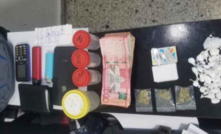 Policía ocupa drogas y dinero en operativo en punto de venta en Jima Abajo, La Vega