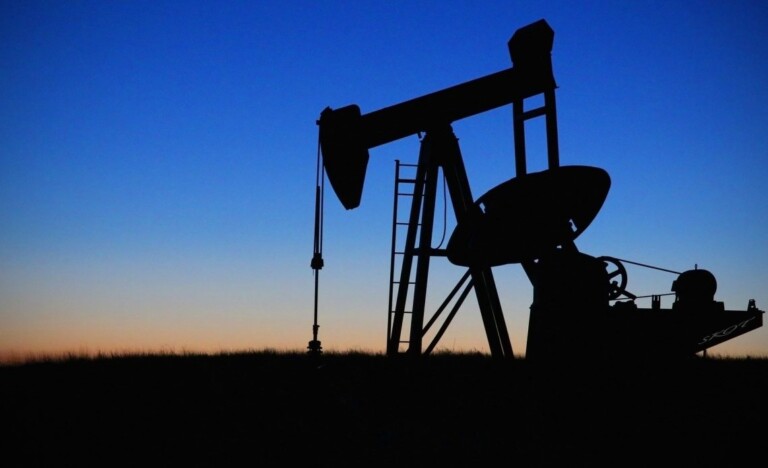 El G7 baraja recurrir a las reservas estratégicas de petróleo ante la tensión del mercado
