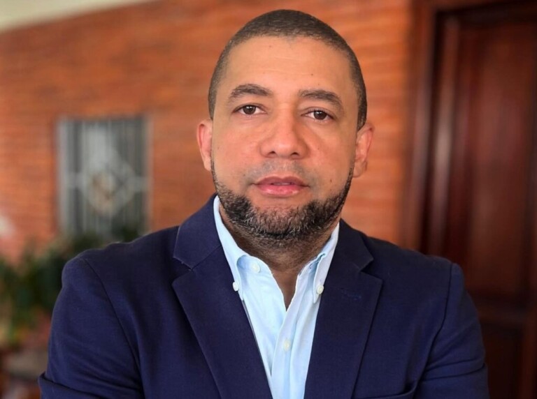 Imponen medida de coerción a comunicador Jefte Ventura por difamación e injuria contra empresa PETROMOVIL