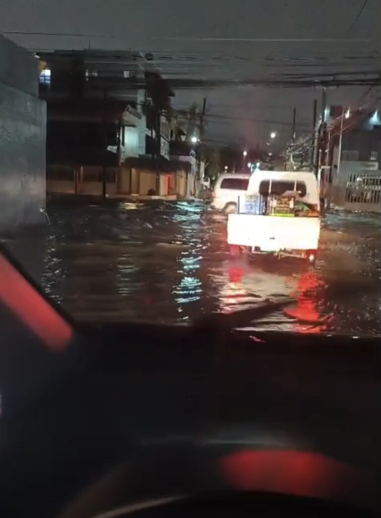 Intensas lluvias provocan inundaciones urbanas en el Gran Santo Domingo y DN, este miércoles
