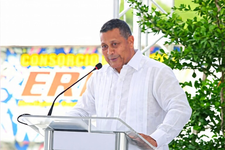 Presidente de FEDOMU pide a Abinader segunda etapa de entrada de Samaná