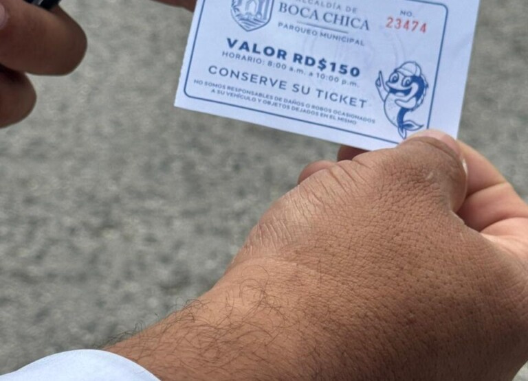 Alcaldía de Boca Chica niega estén cobrando parqueos para permitir acceso a la playa