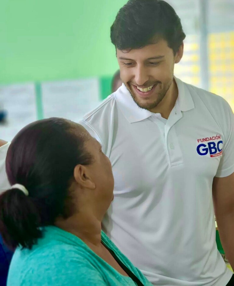 Raymond Rodríguez y Fundación GBC realizan operativo médico integral en Arroyo Hondo