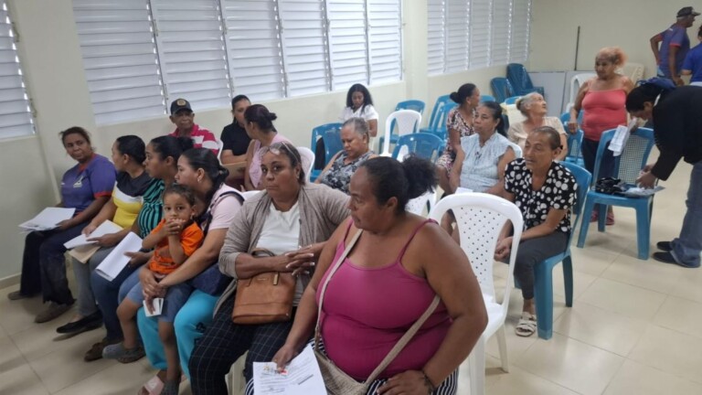 Supérate realiza jornada con familias beneficiarias en Santiago