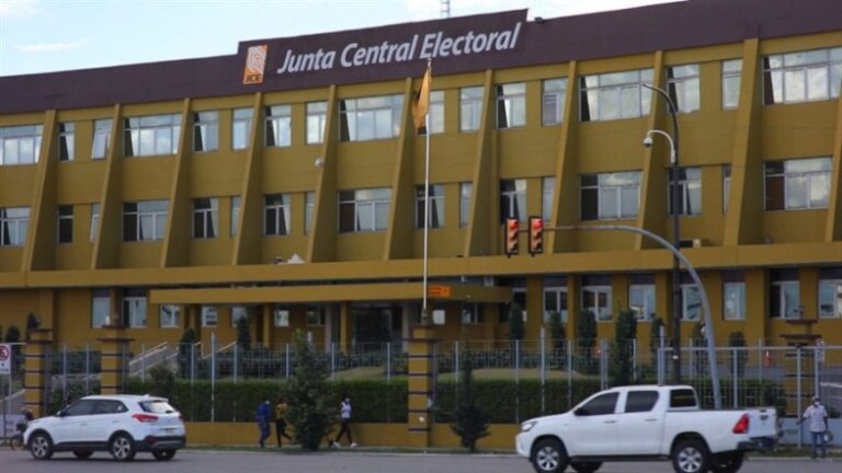 Respaldan reglamento de la JCE sobre publicación de encuestas electorales