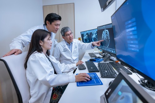Médicos de Memorial Sloan Kettering Cancer Center tratan cánceres complejos de cabeza y cuello sin perder de vista la calidad de vida