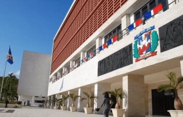 Comisión de Diputados inicia diálogo con motoconchistas para fortalecer cumplimiento de Ley 63-17