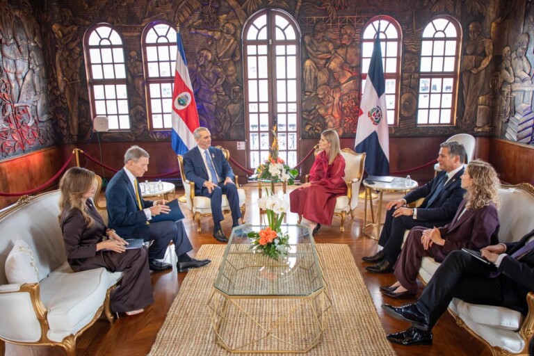 Abinader sostiene reunión con Laura Fernández para fortalecer lazos RD-Costa Rica