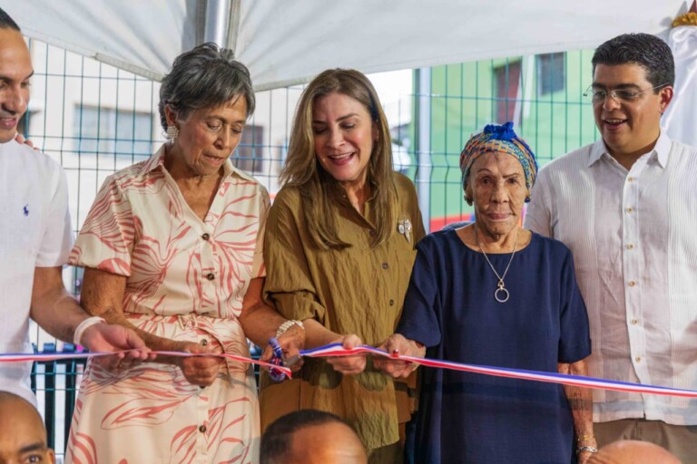 Carolina inaugura parque Villa Consuelo y entrega entorno más seguro para personas no videntes