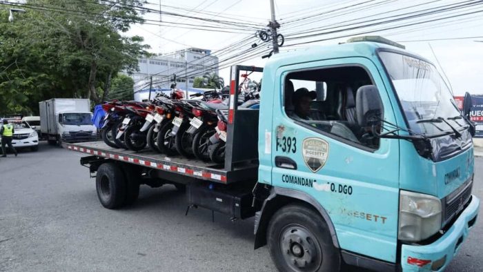 Operativo en Los Jardines del Norte contra motoristas que invaden aceras y circulan en vía contraria