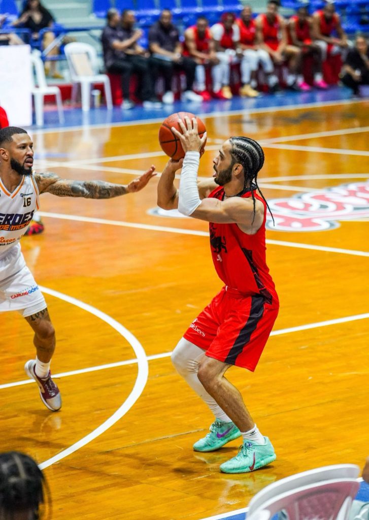 Leones de Santo Domingo caen en casa ante Héroes de Moca