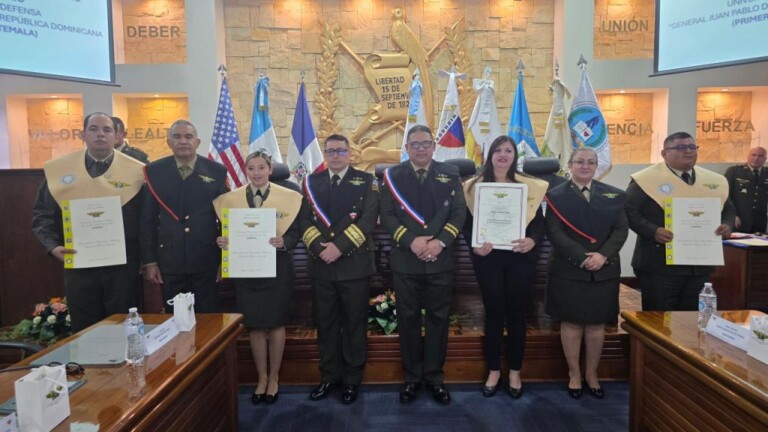 UNADE fortalece cooperación regional con histórica graduación en Guatemala