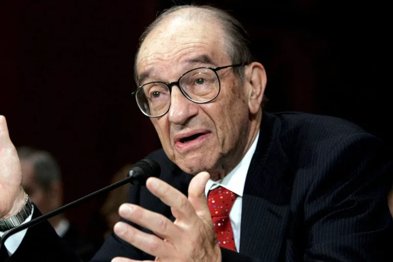 Muere Alan Greenspan, el presidente de la Reserva Federal que apostó por la desregularización financiera y se arrepintió