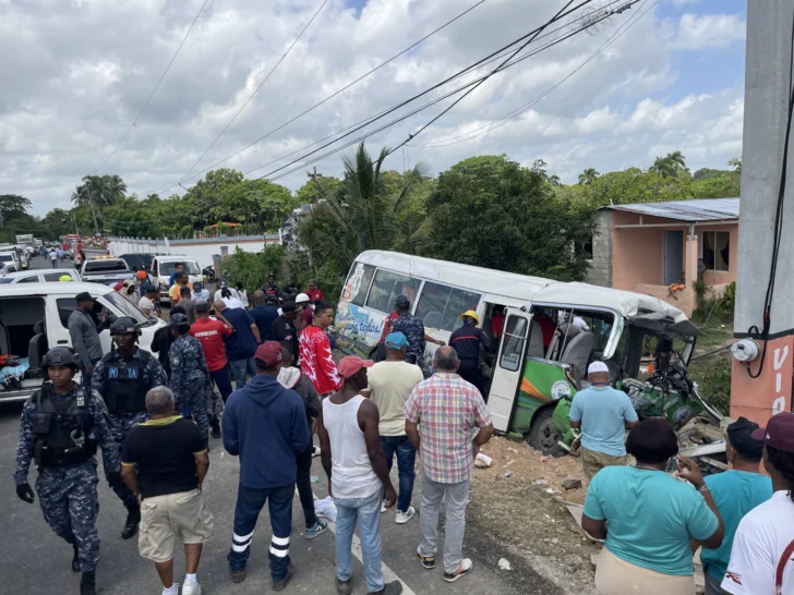 16 heridos tras accidentarse vehículo con personal de Supérate en Hato Mayor