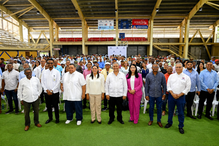 Gobierno inicia proceso para entregar títulos a 4 mil parceleros en Azua