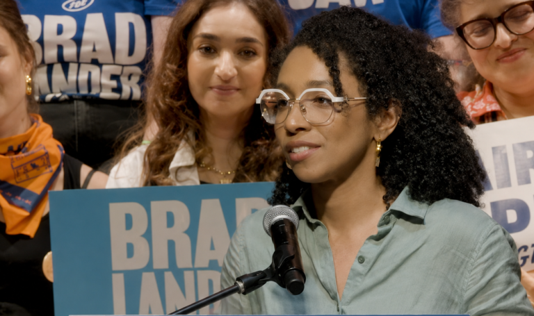 Darializa Ávila mantiene ventaja sobre Adriano Espaillat con el 82 % de los votos escrutados en Nueva York